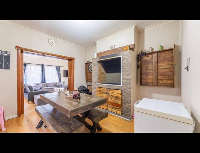 4 BEDROOM HOUSE FOR SALE IN BOSTON